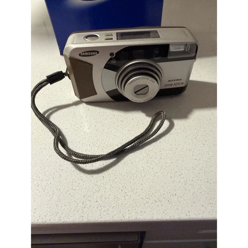 Samsung Maxima Zoom 105 XL 35mm Camera Point & Shoot 38-105mm Powers On